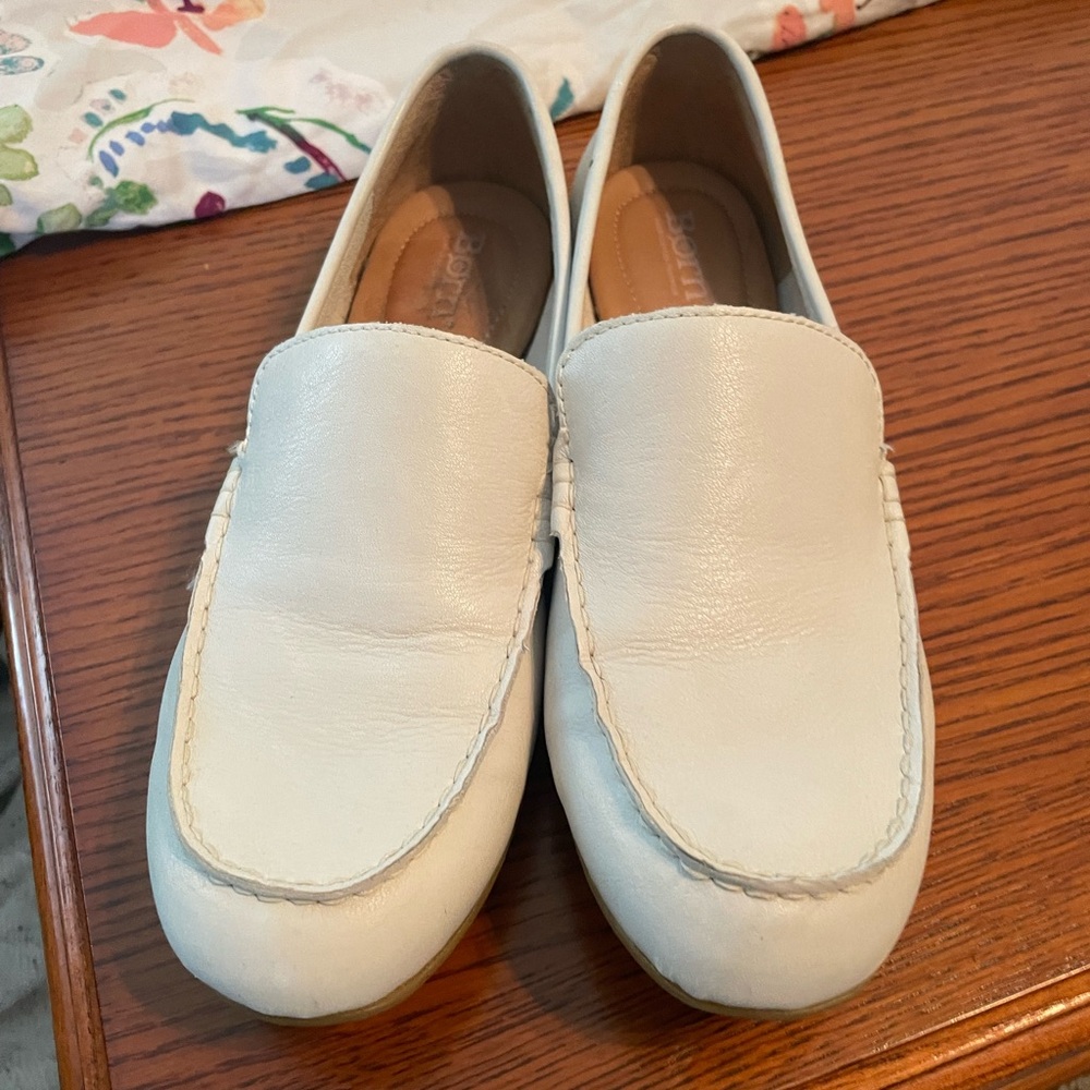 Born Women’s white leather loafers